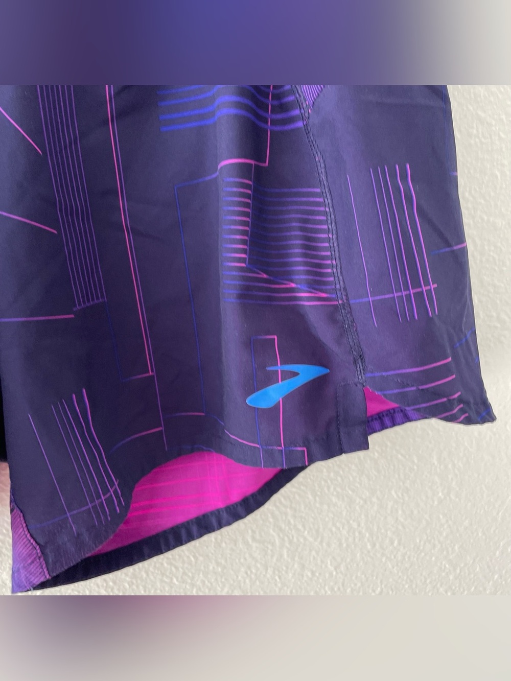 BROOKS Running Chaser Shorts Athletic Dark Blue / Purple / Pink Women's Size XS - Picture 3 of 7